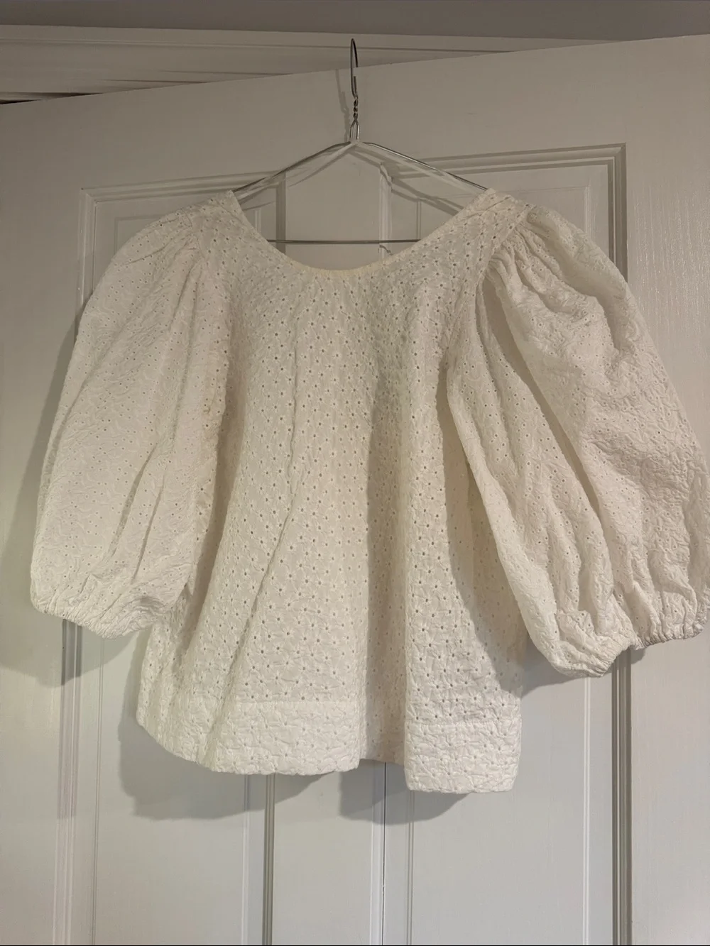 Zara White Eyelet Puff-Sleeve Blouse 100% cotton size Small